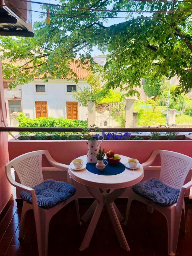 Beautiful Apartment With Balcony Pula Exterior foto